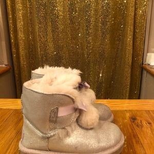 Girls Ugg’s pom Pom boots